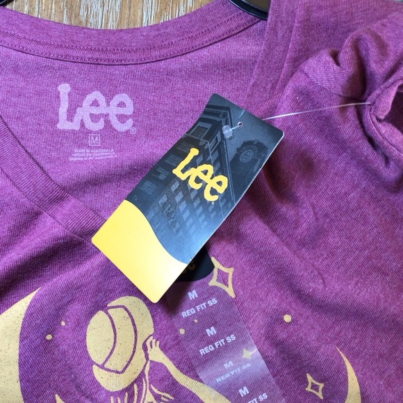 Lee Womens Burgundy Girl Sitting On Moon Short Sleeve Graphic Print Tee - Picture 5 of 8